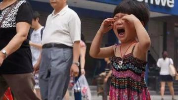 地铁站汽车站，孩子最容易跑丢！怕走失？给小孩佩戴GPS定位器！