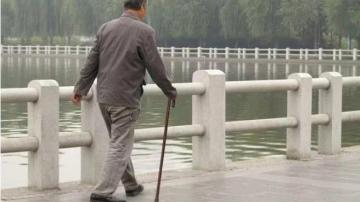 如何预防老年痴呆老人走失？欢乐号200L，专为高龄和独居老人设计