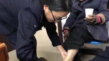 八旬老太太走失两天！防止老年痴呆患者走失，用老人防走失定位器
