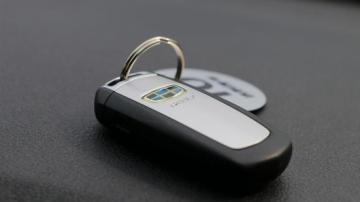 车钥匙丢了怎么办？配钥匙、换车锁，还是换新车？