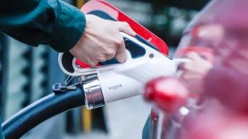 现在买车，买纯电动还是汽油车？消费者对电动车的看法解读