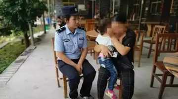 如何防止小孩子被拐骗？除了告诫孩子提高警惕，还应配备儿童定位器